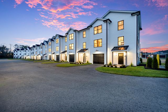 32 Birch Brook Landing 28, Lynn, MA 01905