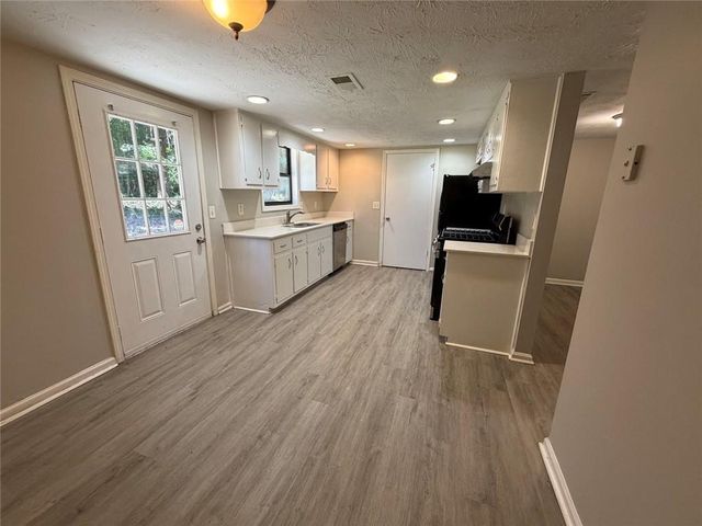 1386 Williamsburg Lane, Norcross, GA 30093