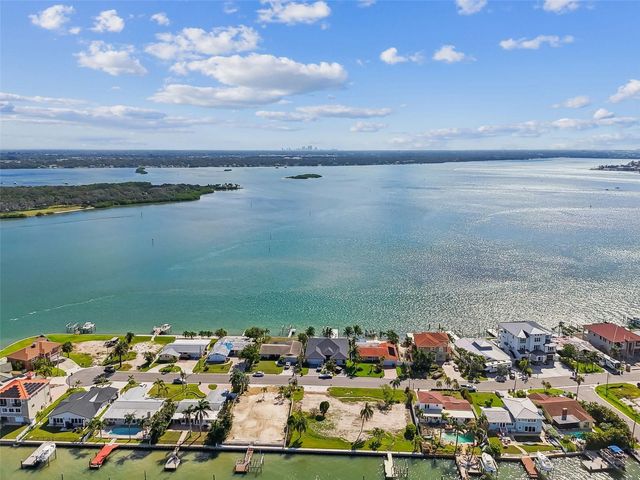 568 JOHNS PASS AVENUE, Madeira Beach, FL 33708