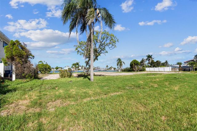 568 JOHNS PASS AVENUE, Madeira Beach, FL 33708