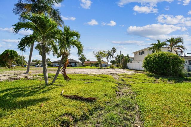 568 JOHNS PASS AVENUE, Madeira Beach, FL 33708