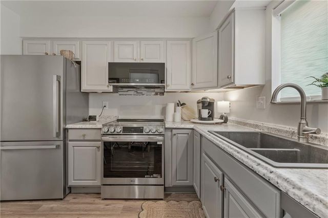 7417 W 102 Court 103C, Overland Park, KS 66212