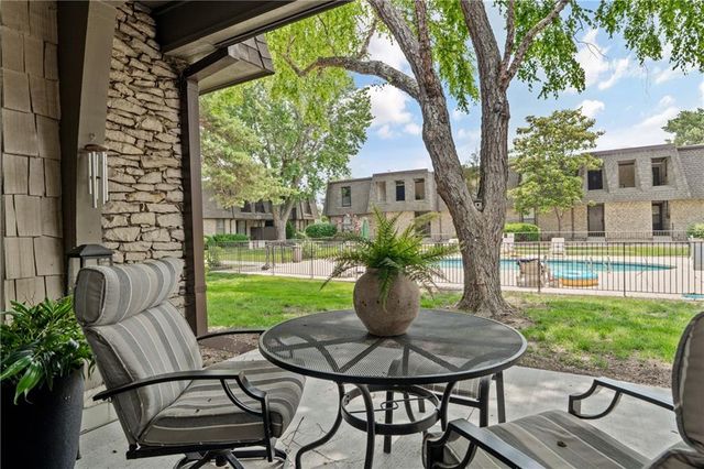 7417 W 102 Court 103C, Overland Park, KS 66212