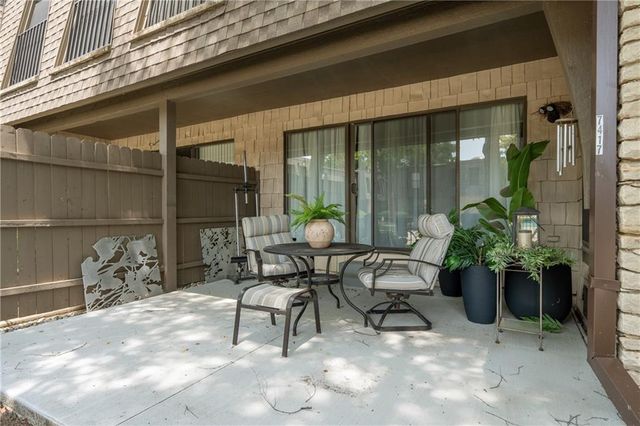 7417 W 102 Court 103C, Overland Park, KS 66212