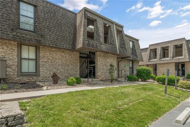 7417 W 102 Court 103C, Overland Park, KS 66212