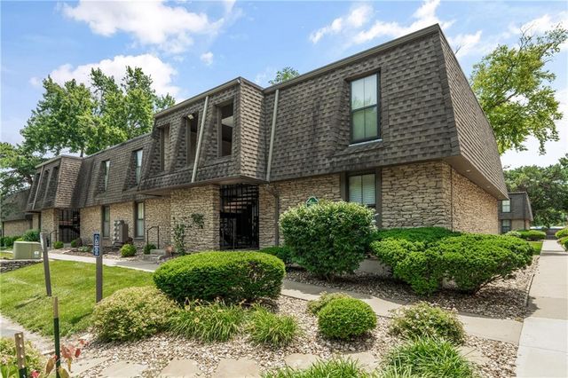 7417 W 102 Court 103C, Overland Park, KS 66212