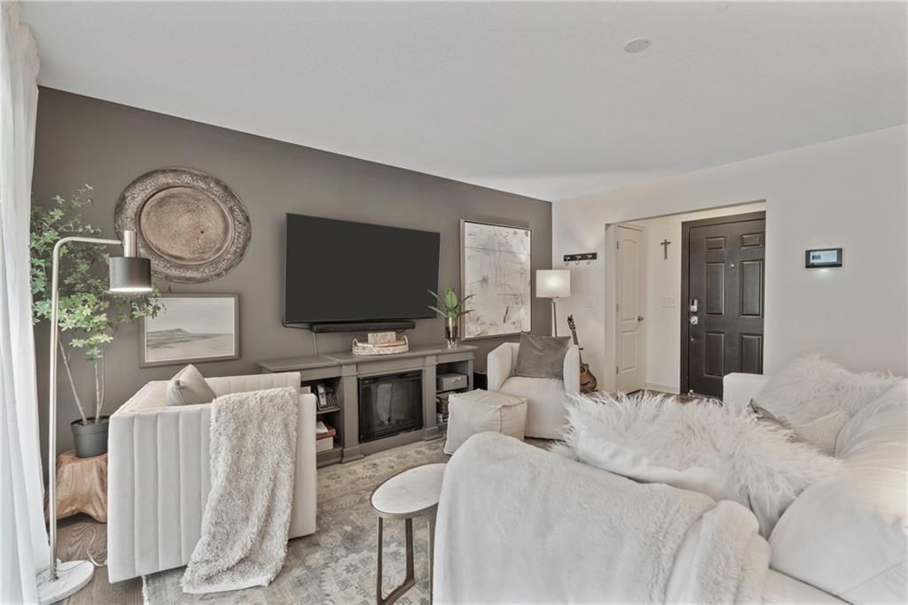 7417 W 102 Court 103C, Overland Park, KS 66212