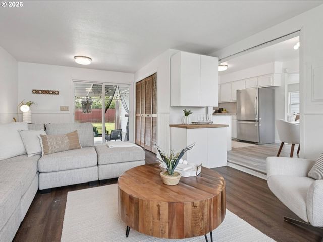 6102 Se KNAPP St, Portland, OR 97206