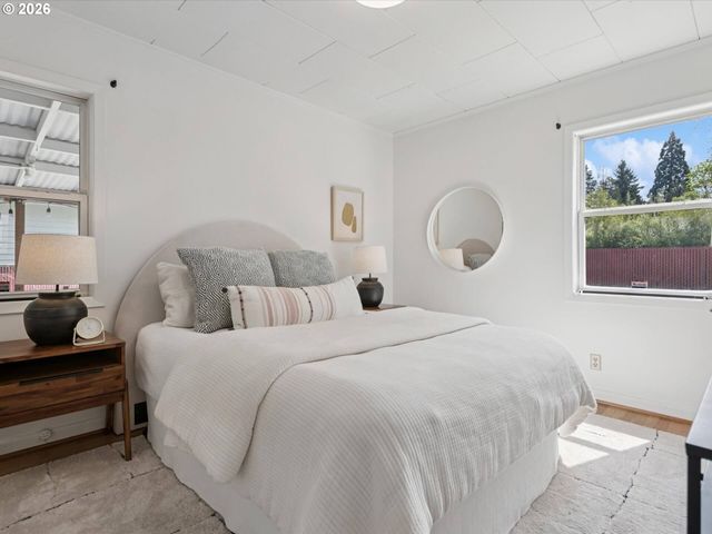 6102 Se KNAPP St, Portland, OR 97206