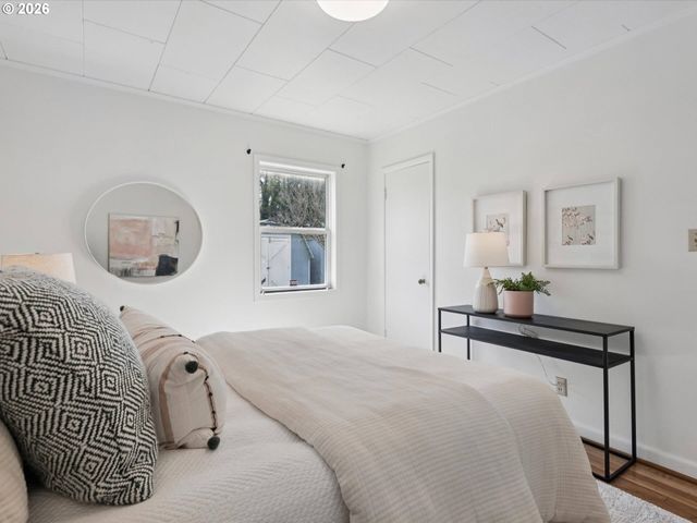 6102 Se KNAPP St, Portland, OR 97206