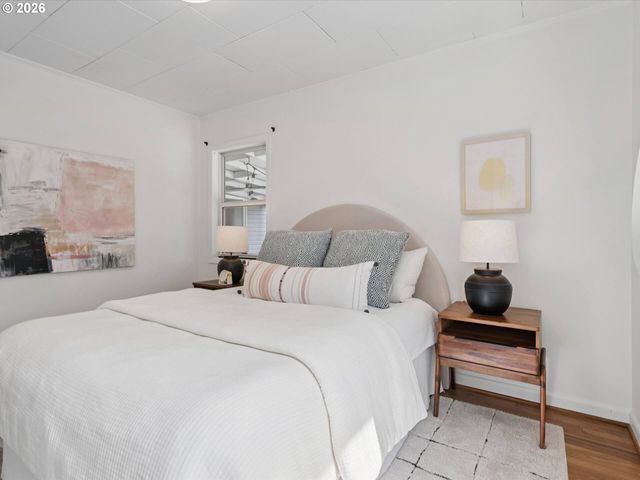 6102 Se KNAPP St, Portland, OR 97206