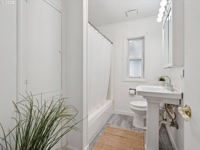 6102 Se KNAPP St, Portland, OR 97206