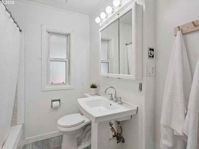 6102 Se KNAPP St, Portland, OR 97206