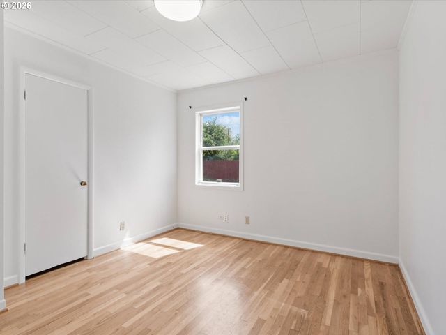 6102 Se KNAPP St, Portland, OR 97206