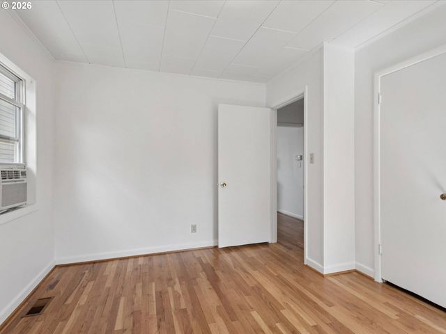 6102 Se KNAPP St, Portland, OR 97206