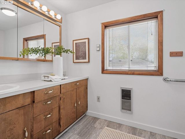 6102 Se KNAPP St, Portland, OR 97206