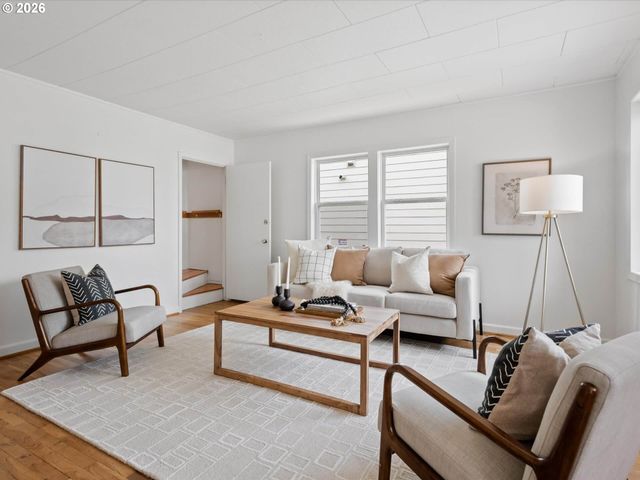 6102 Se KNAPP St, Portland, OR 97206