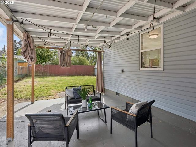 6102 Se KNAPP St, Portland, OR 97206