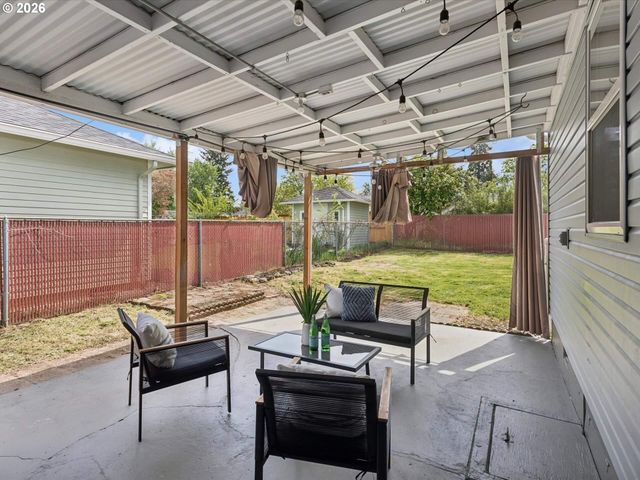 6102 Se KNAPP St, Portland, OR 97206