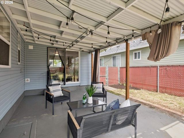 6102 Se KNAPP St, Portland, OR 97206