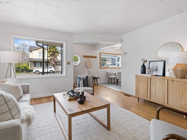 6102 Se KNAPP St, Portland, OR 97206