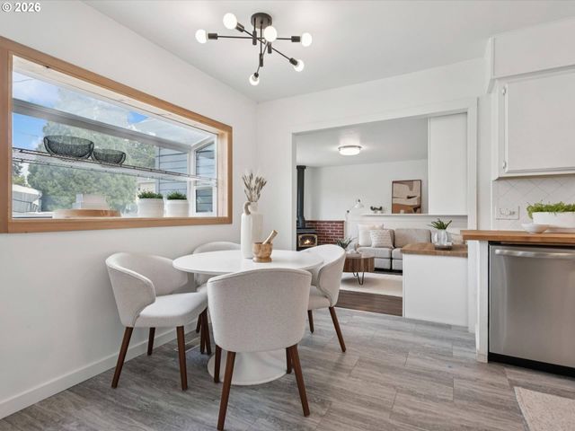 6102 Se KNAPP St, Portland, OR 97206