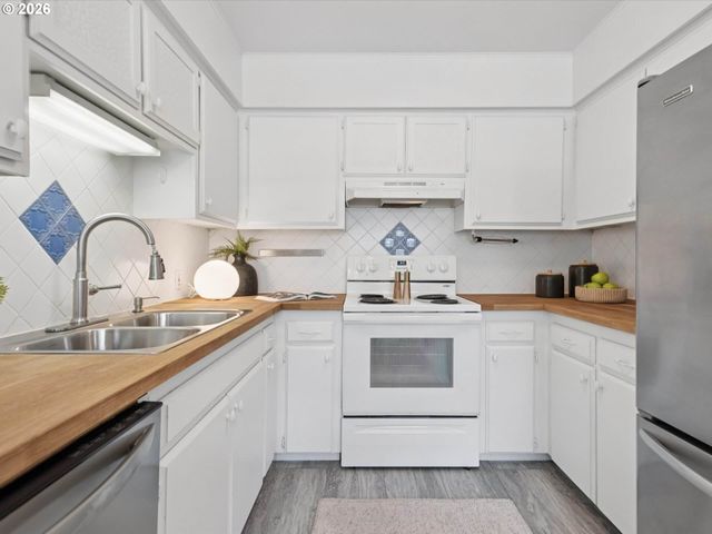 6102 Se KNAPP St, Portland, OR 97206