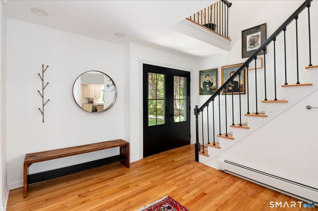 20 Riverside Court, Guilford, CT 06437