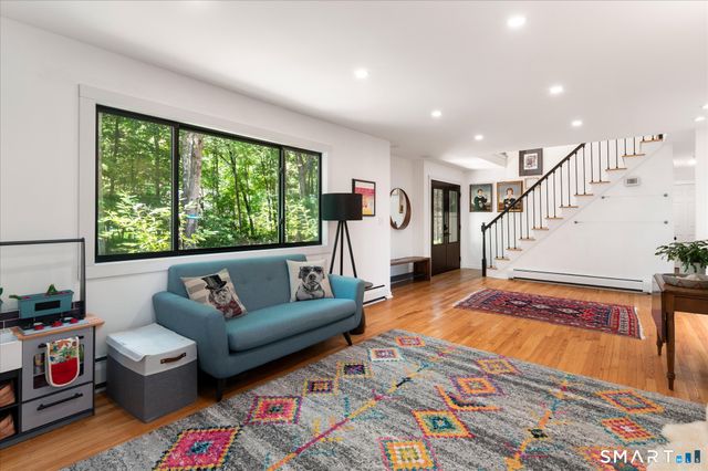 20 Riverside Court, Guilford, CT 06437
