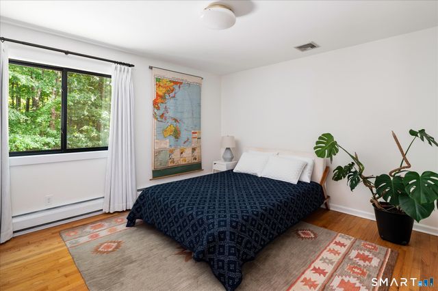 20 Riverside Court, Guilford, CT 06437