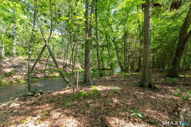 20 Riverside Court, Guilford, CT 06437