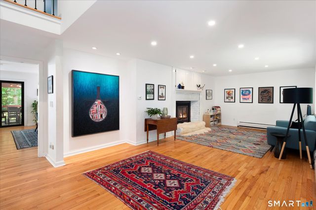 20 Riverside Court, Guilford, CT 06437