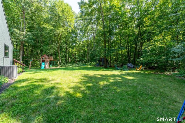 20 Riverside Court, Guilford, CT 06437