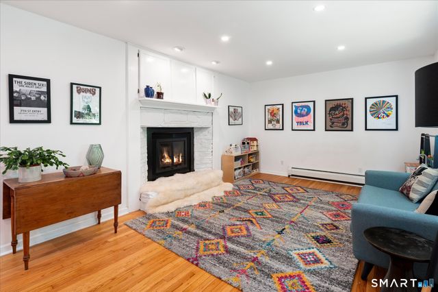 20 Riverside Court, Guilford, CT 06437