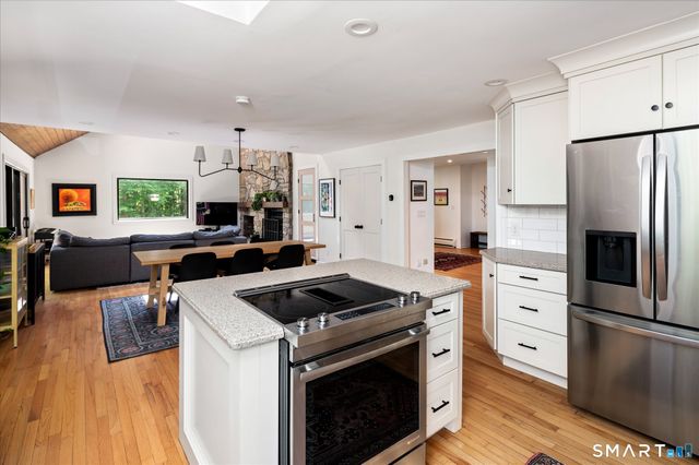 20 Riverside Court, Guilford, CT 06437