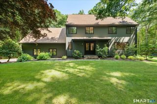 20 Riverside Court, Guilford, CT 06437