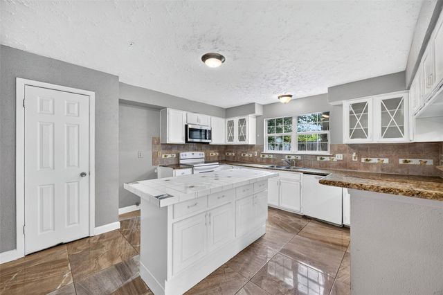 15818 Manfield Drive, Houston, TX 77082