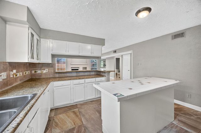15818 Manfield Drive, Houston, TX 77082