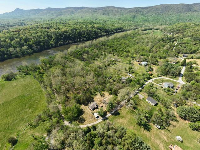 702 RICHVIEW RD, Rileyville, VA 22650