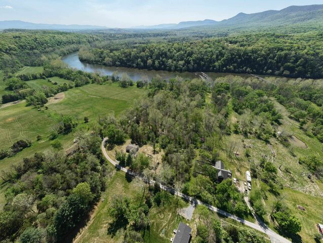 702 RICHVIEW RD, Rileyville, VA 22650