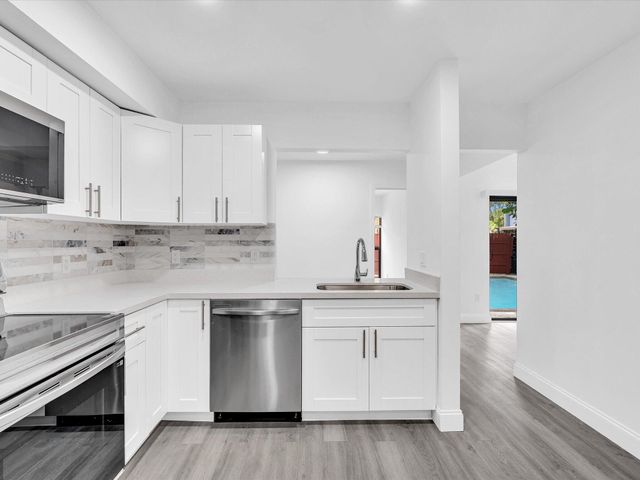 3841 Farragut Street, Hollywood, FL 33021