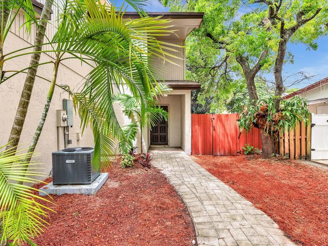 3841 Farragut Street, Hollywood, FL 33021