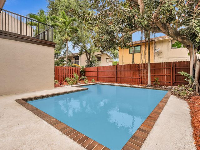 3841 Farragut Street, Hollywood, FL 33021