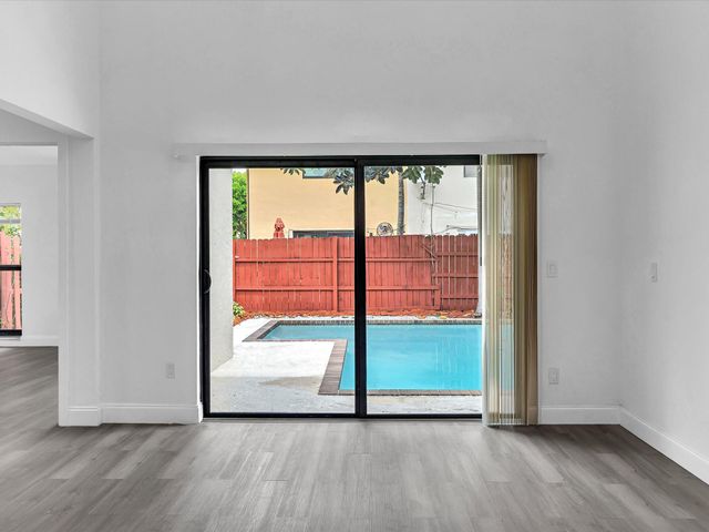 3841 Farragut Street, Hollywood, FL 33021