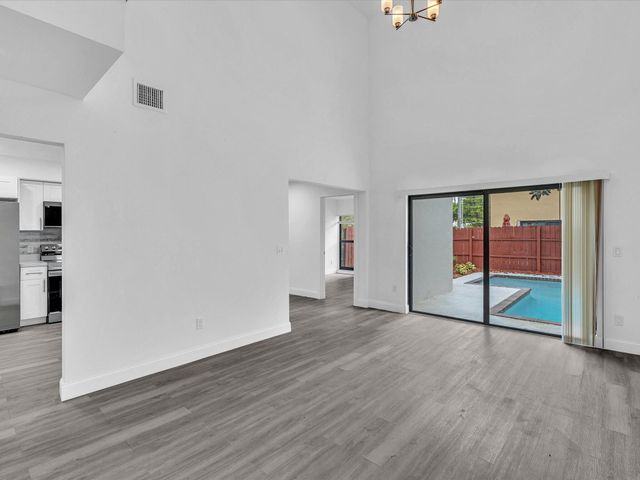 3841 Farragut Street, Hollywood, FL 33021