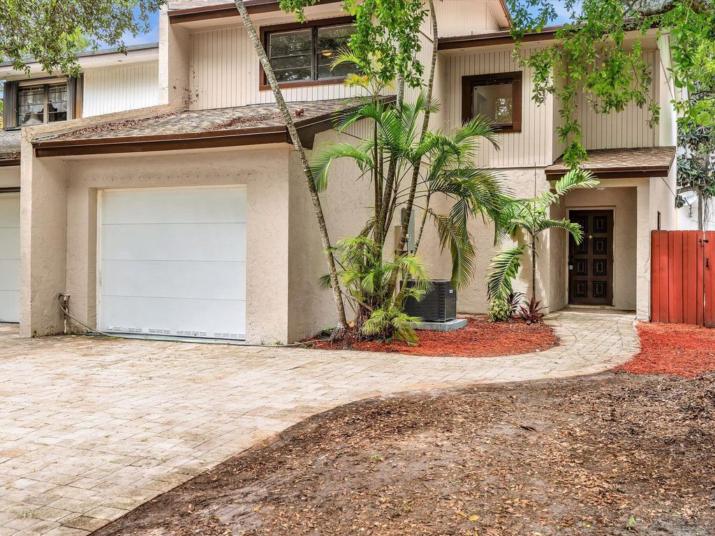3841 Farragut Street, Hollywood, FL 33021
