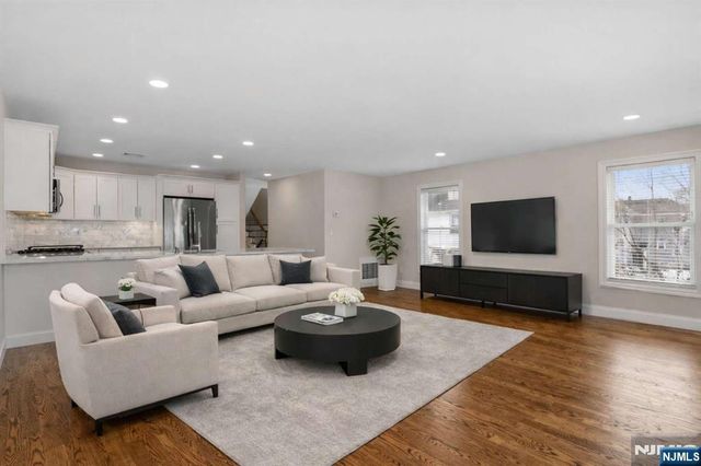 20 Zazzetti Street 3, Waldwick, NJ 07463