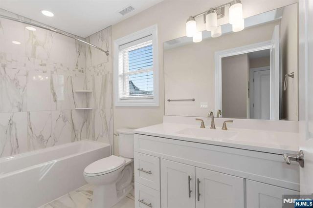 20 Zazzetti Street 3, Waldwick, NJ 07463