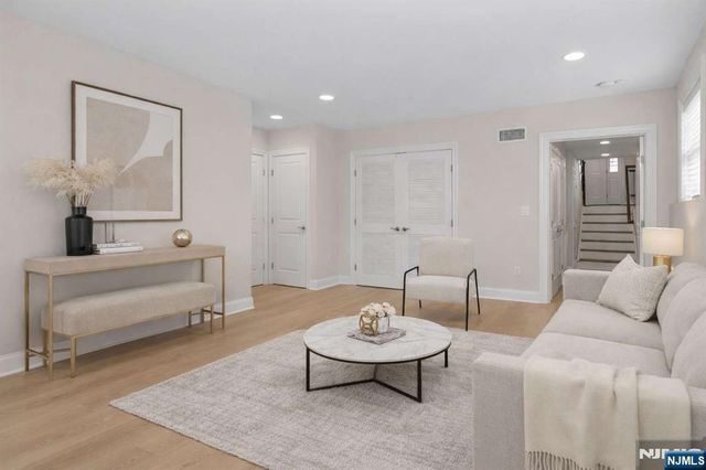 20 Zazzetti Street 3, Waldwick, NJ 07463