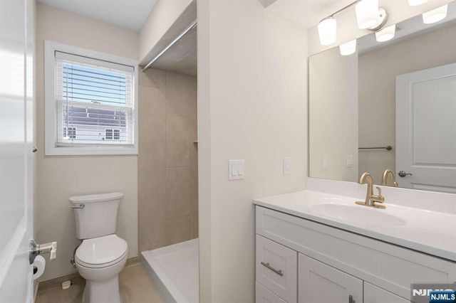 20 Zazzetti Street 3, Waldwick, NJ 07463